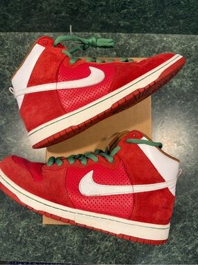 Nike SB Dunk High Big Gulp - Red & White High-Top Sneakers with Green Laces